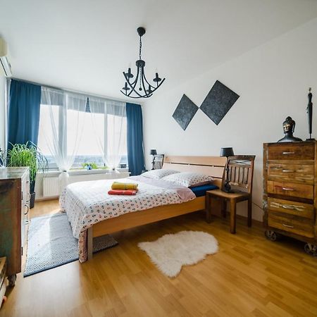 Comfy Condo On The 20Th Floor & Free Parking Bratislava Luaran gambar