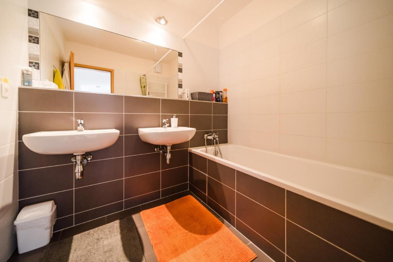 Comfy Condo On The 20Th Floor & Free Parking Bratislava Luaran gambar