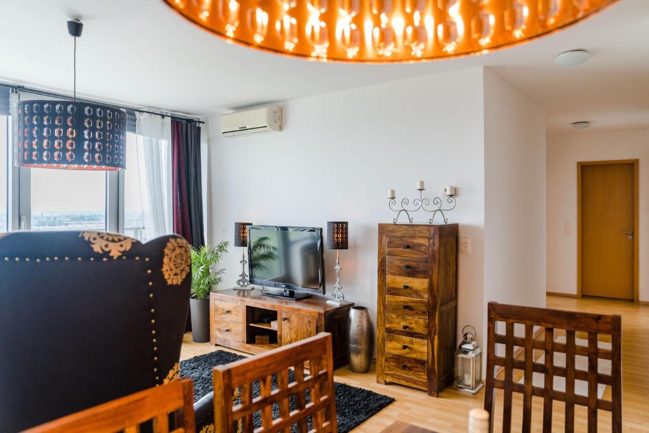 Comfy Condo On The 20Th Floor & Free Parking Bratislava Luaran gambar