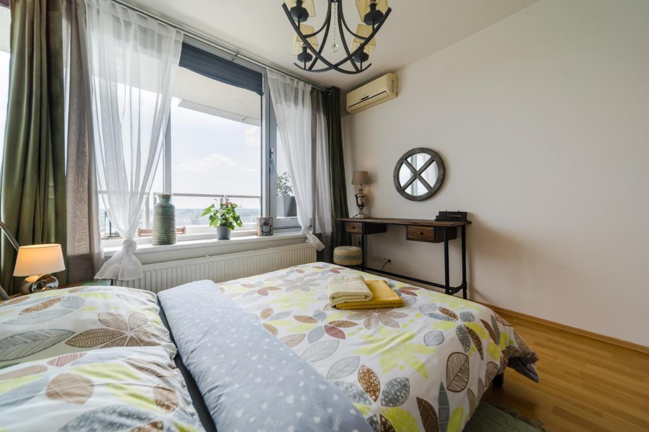 Comfy Condo On The 20Th Floor & Free Parking Bratislava Luaran gambar