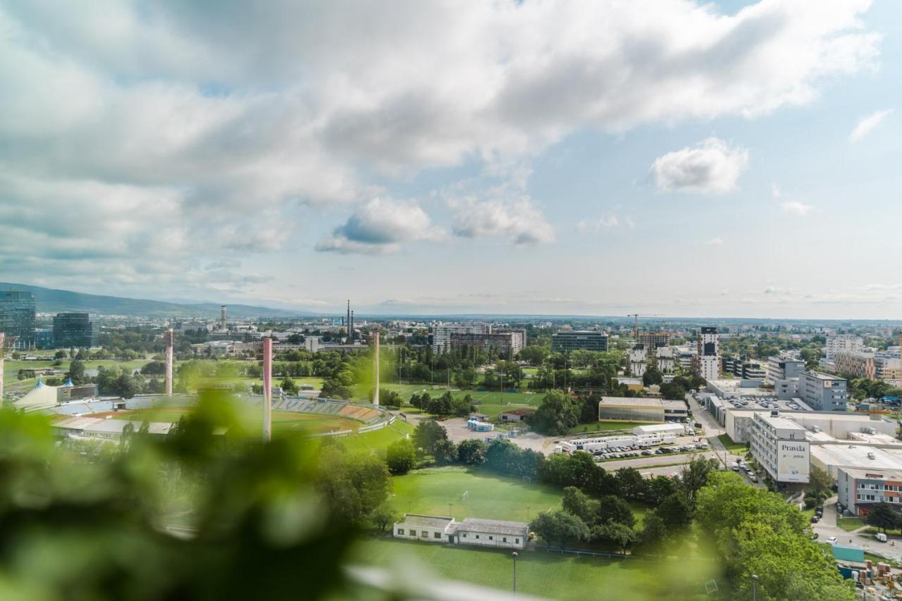 Comfy Condo On The 20Th Floor & Free Parking Bratislava Luaran gambar