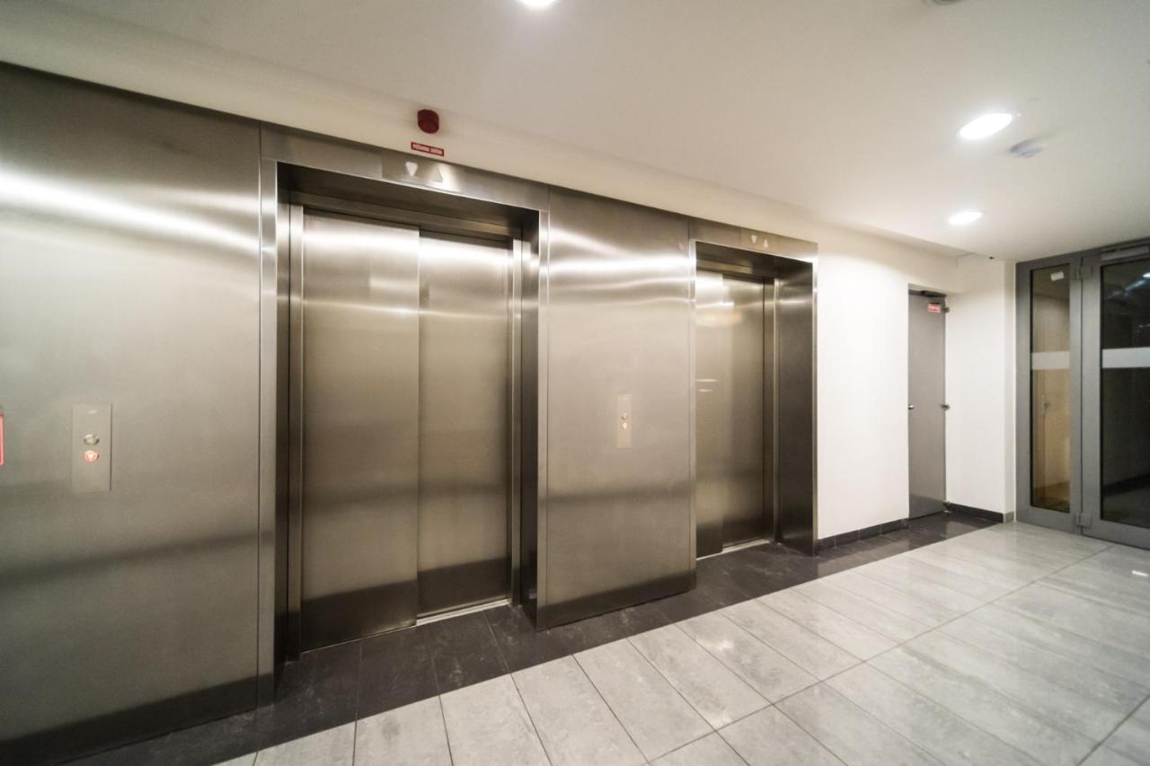 Comfy Condo On The 20Th Floor & Free Parking Bratislava Luaran gambar