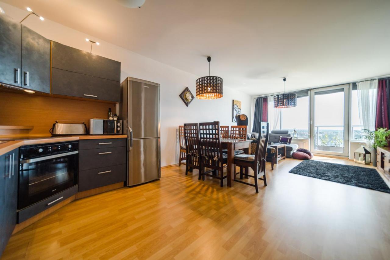Comfy Condo On The 20Th Floor & Free Parking Bratislava Luaran gambar